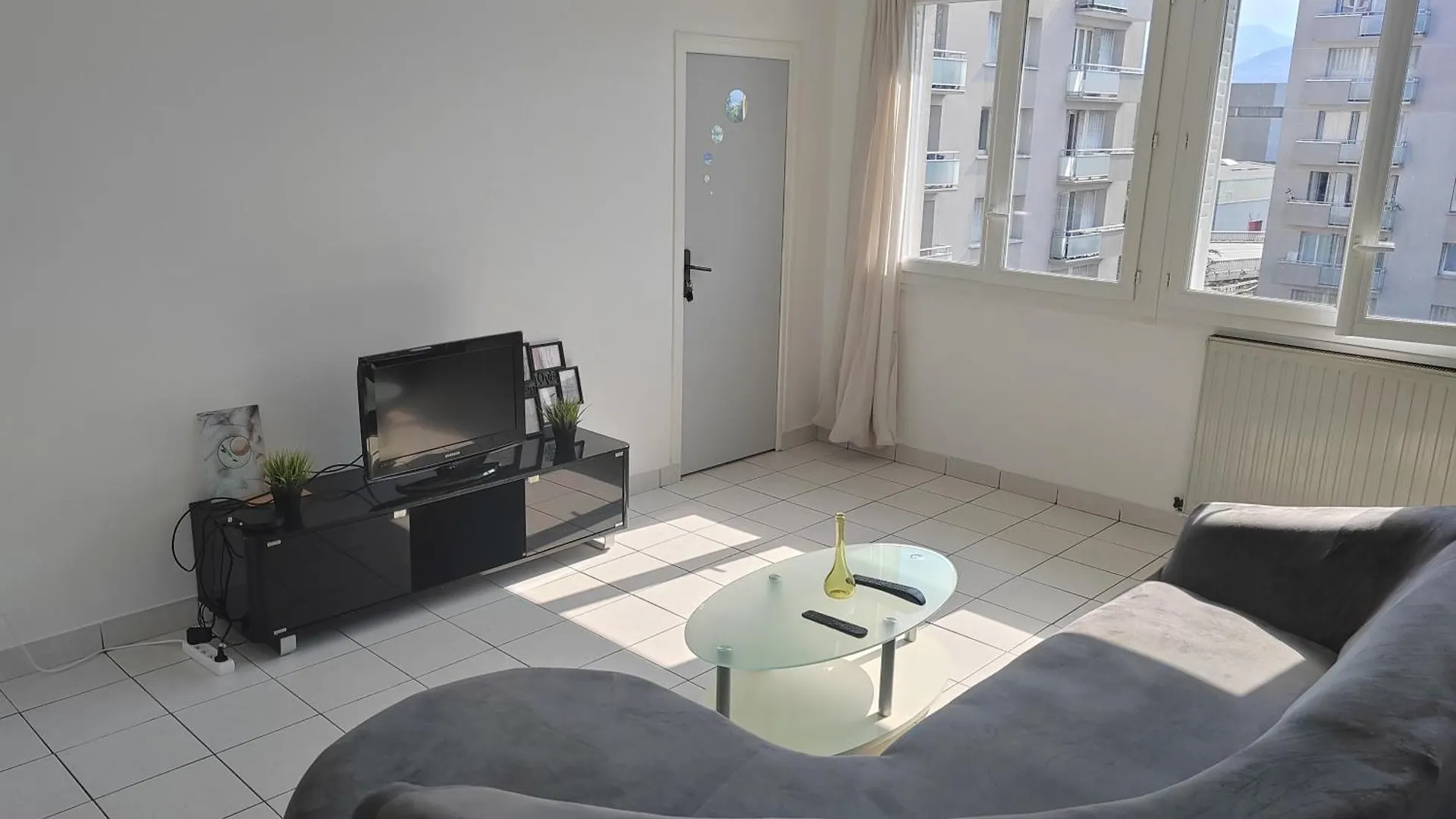 Homestay Une Chambre Dans Appartement Partage, Grenoble A 8 Min Du Centre-Ville